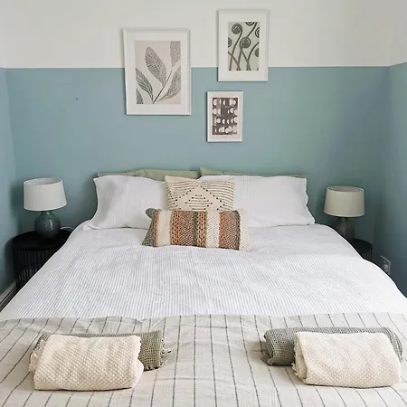 Working Away - Large Family House 度假居